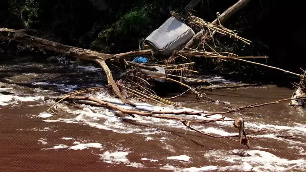 Por contaminar el río Atoyac clausuran Lavandería Torres en Huejotzingo