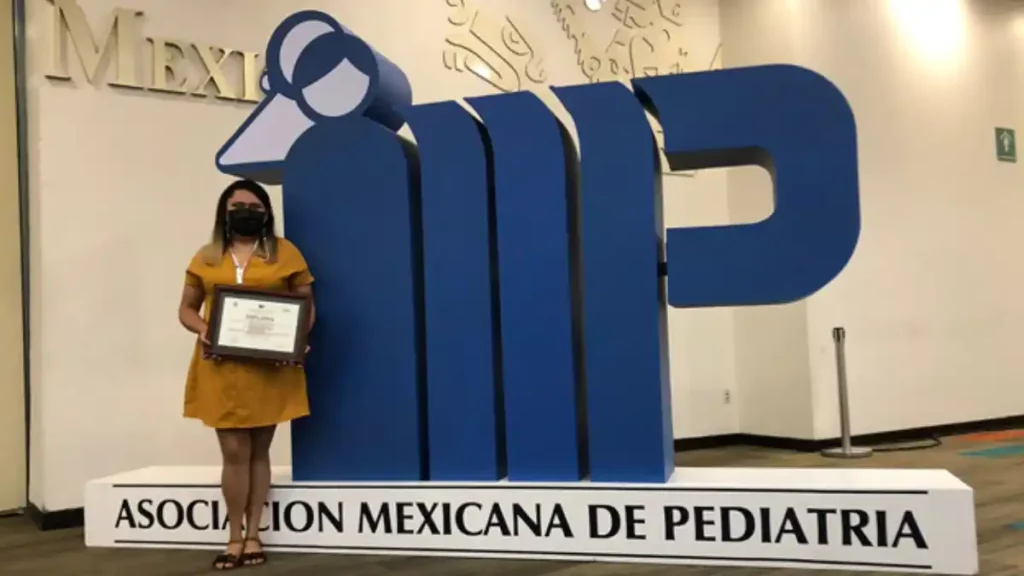 Egresada de la Licenciatura en Nutrición Clínica de la BUAP es distinguida con el premio “Dr Lázaro Benavides Vázquez”