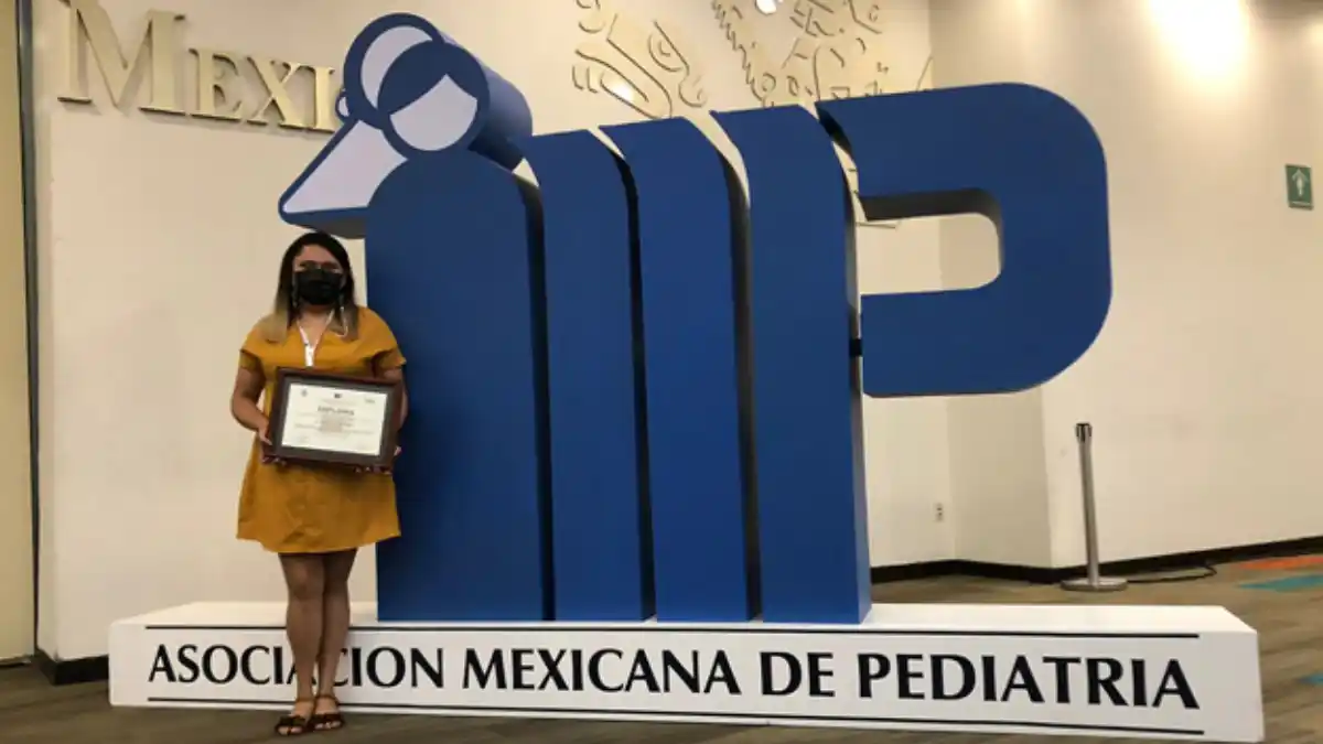 Egresada de la Licenciatura en Nutrición Clínica de la BUAP es distinguida con el premio “Dr Lázaro Benavides Vázquez”