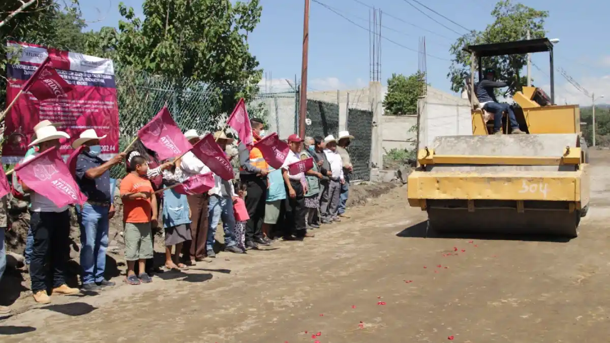 Ariadna Ayala inicia obra en la junta auxiliar San Juan Ocotepec y colonia Huexocuapan