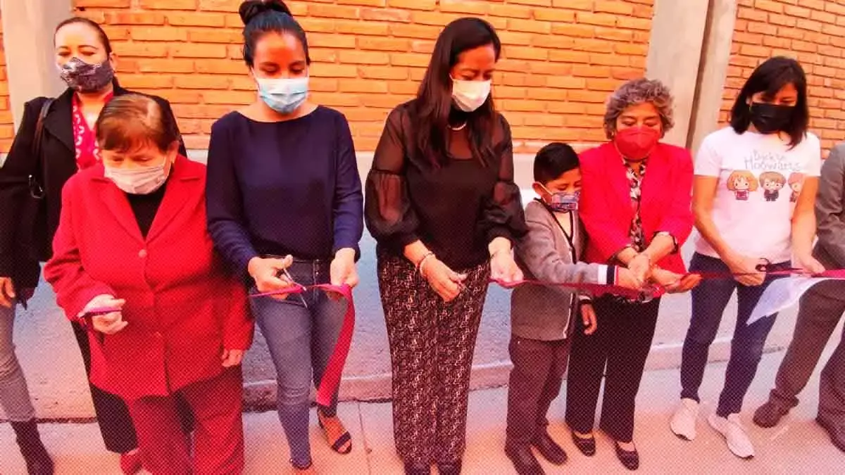 Ariadna Ayala inaugura obra educativa en AltaVista