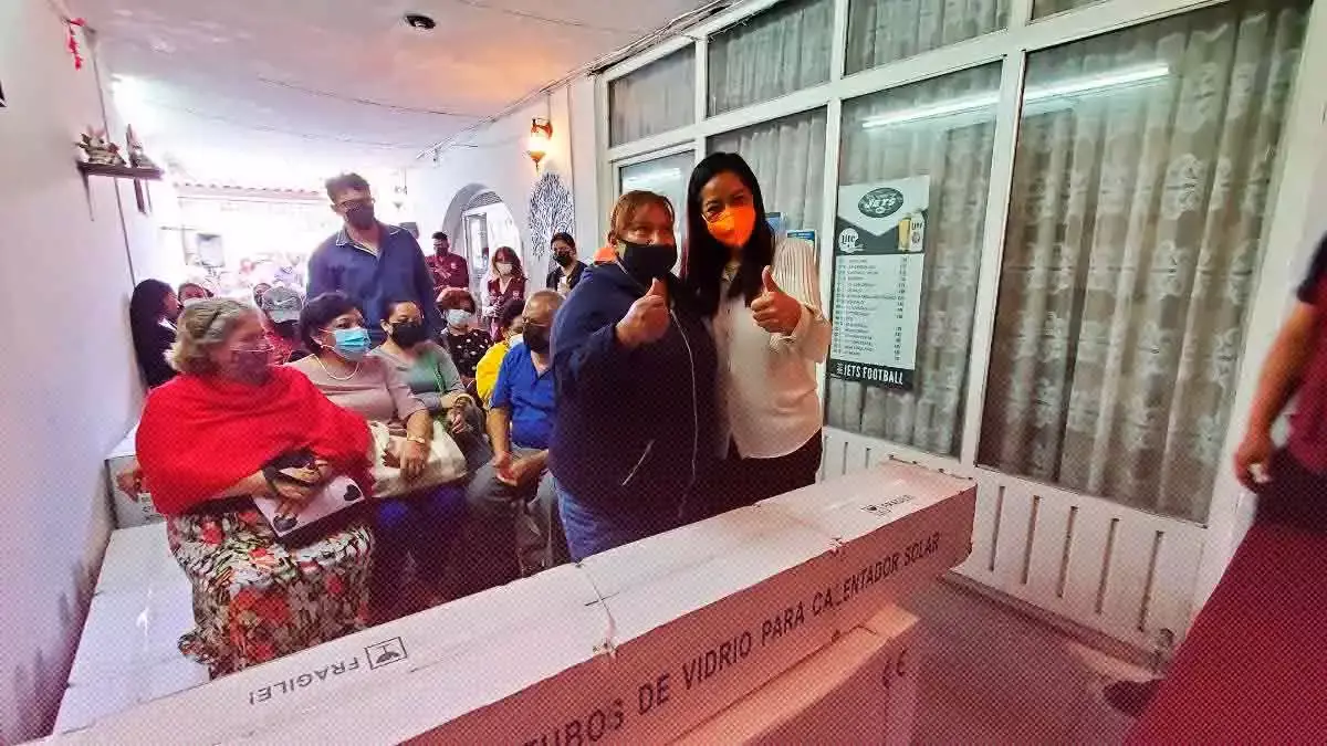 Ayuntamiento de Atlixco entrega calentadores solares
