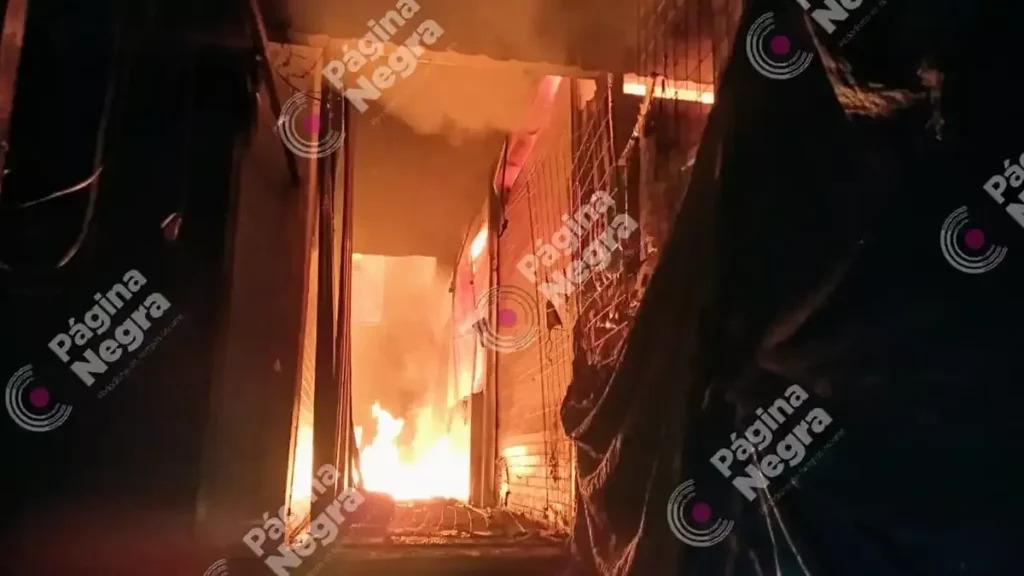Incendio en el mercado Emiliano Zapata causó daños en nueve locales