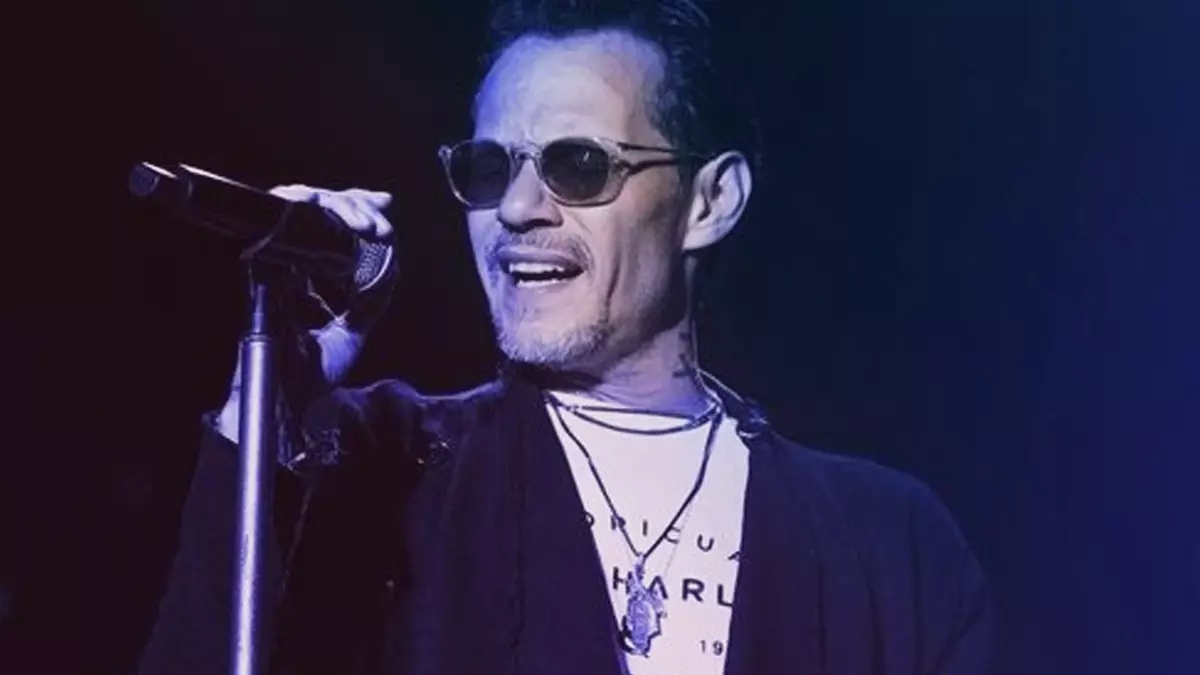 Marc Anthony recibió un botellazo en pleno concierto en Colombia