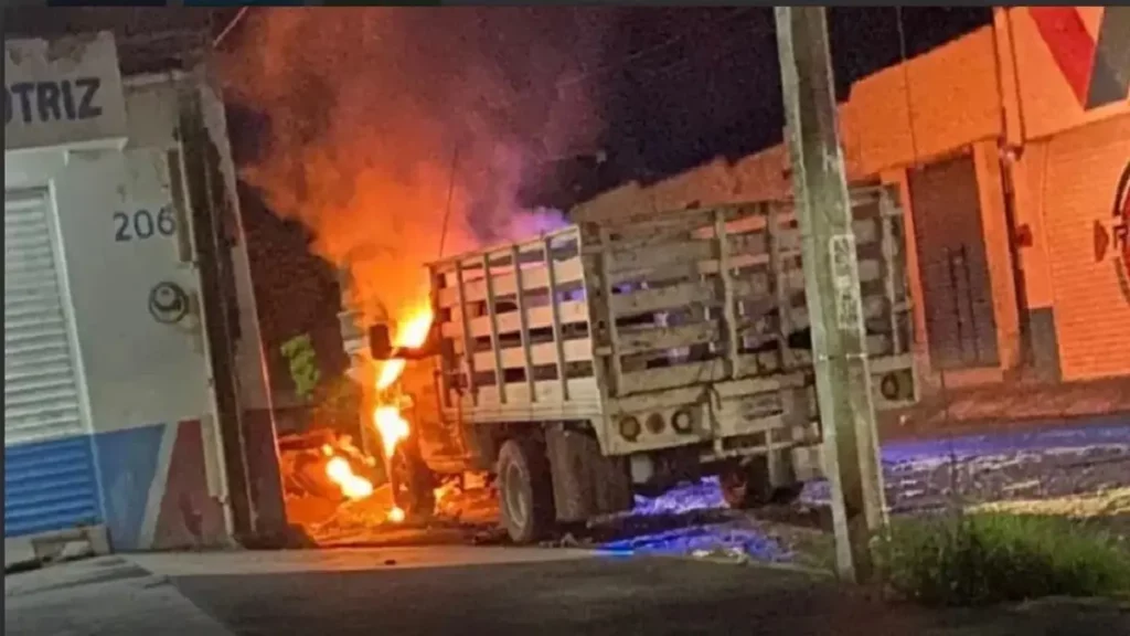 Ahora, Colima: jornada de violencia deja quema de autos en varios puntos de la ciudad