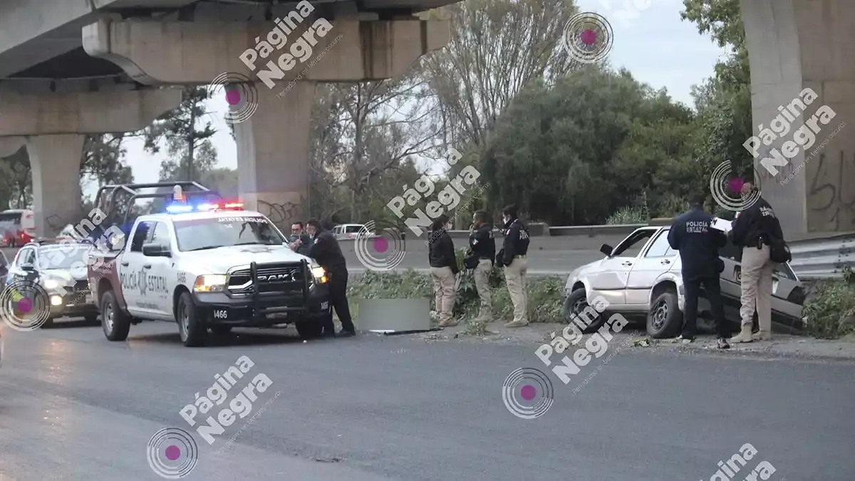 Conductor circulaba en la México-Puebla: chocó, volcó y perdió la vida.