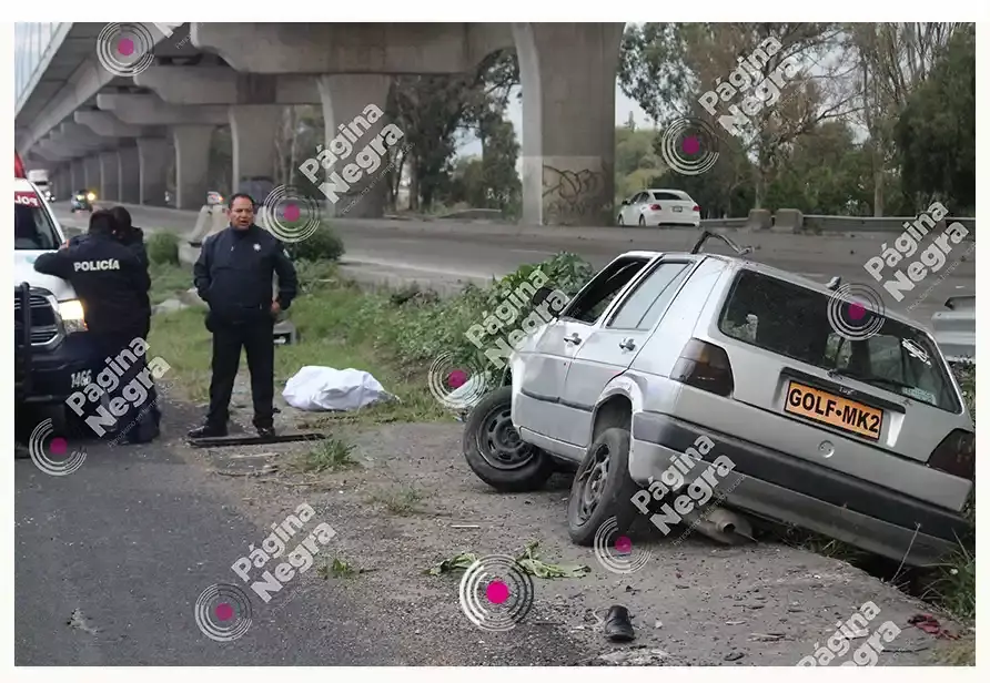 Conductor circulaba en la México-Puebla: chocó, volcó y perdió la vida.