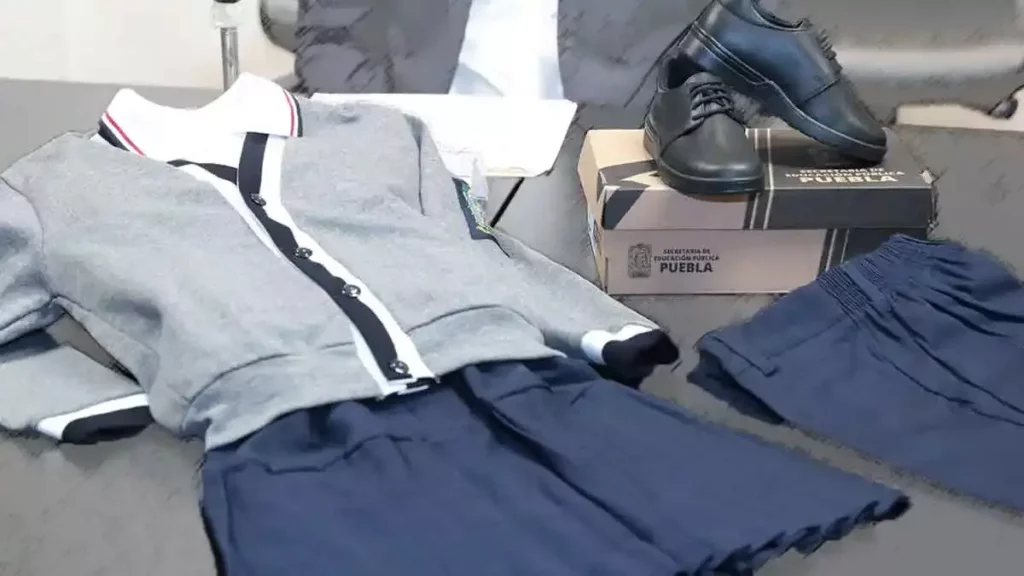 SEP entregará 998 mil uniformes a estudiantes de escuelas de Puebla.