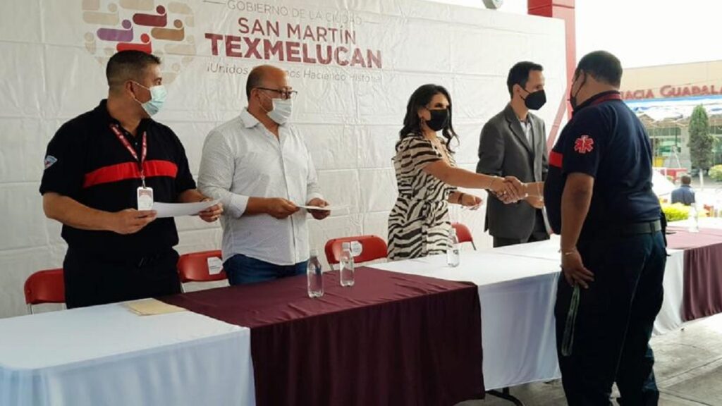 Norma Layón reconoce la gran labor del cuerpo de bomberos de San Martín Texmelucan