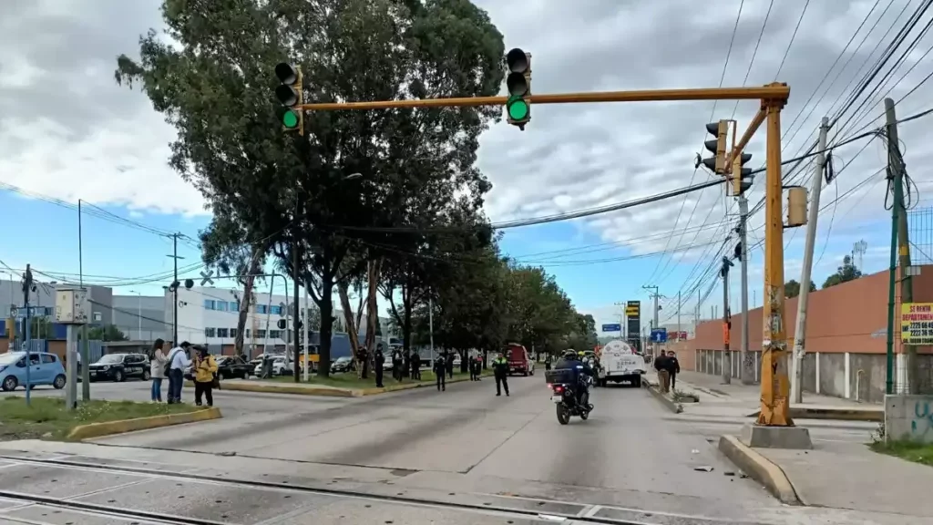 Controlan fuga de gas tras choque en el bulevar 18 de Noviembre.