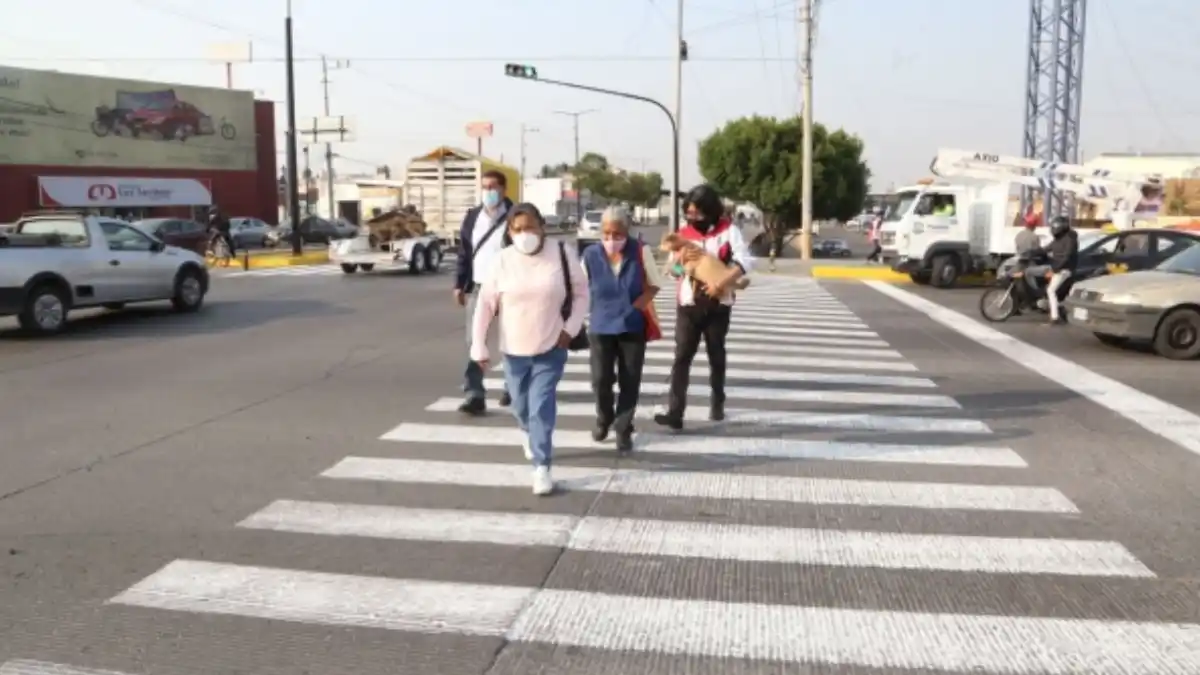 Ayuntamiento de Puebla brinda mayor seguridad a peatones con rehabilitación de vialidades