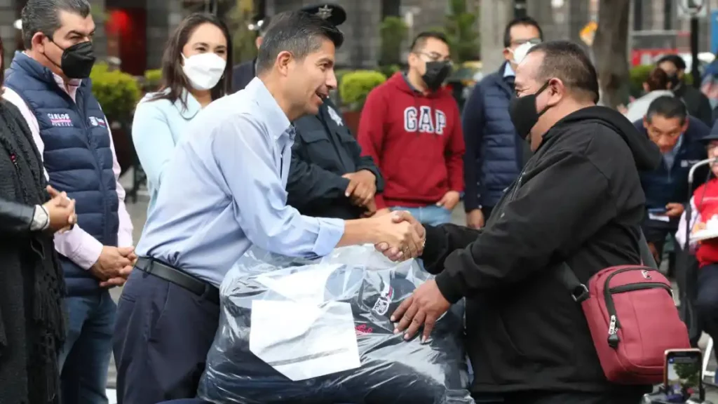 Eduardo Rivera Pérez reconoce labor de sindicalizados y entrega por tercera vez uniformes