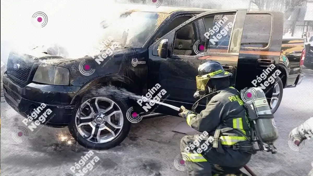 Se incendia la camioneta del regidor Ángel Rivera en El Carmen.