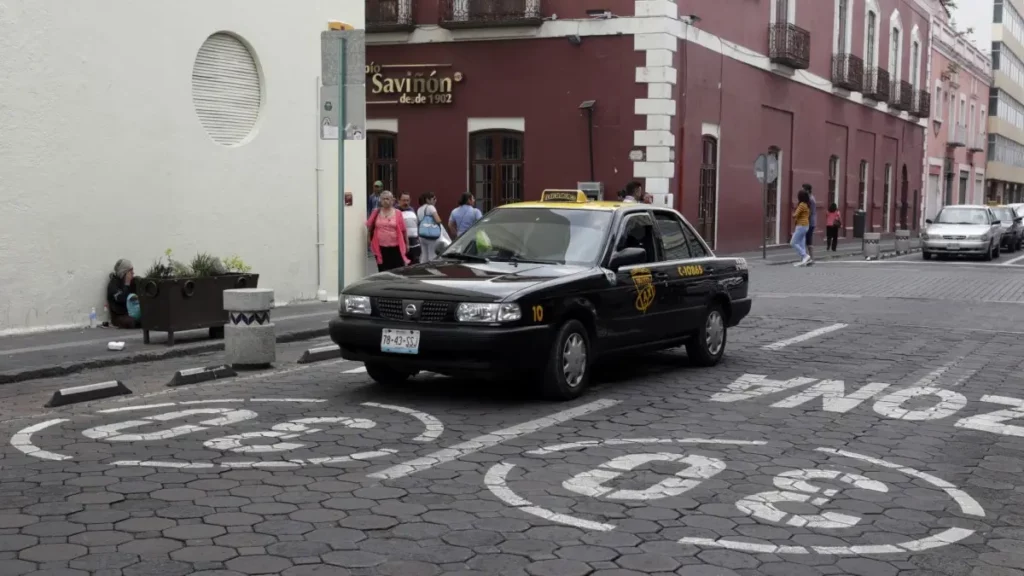 Buscan en el Congreso que ayuntamientos de Puebla coloquen más señaléticas contra accidentes viales.