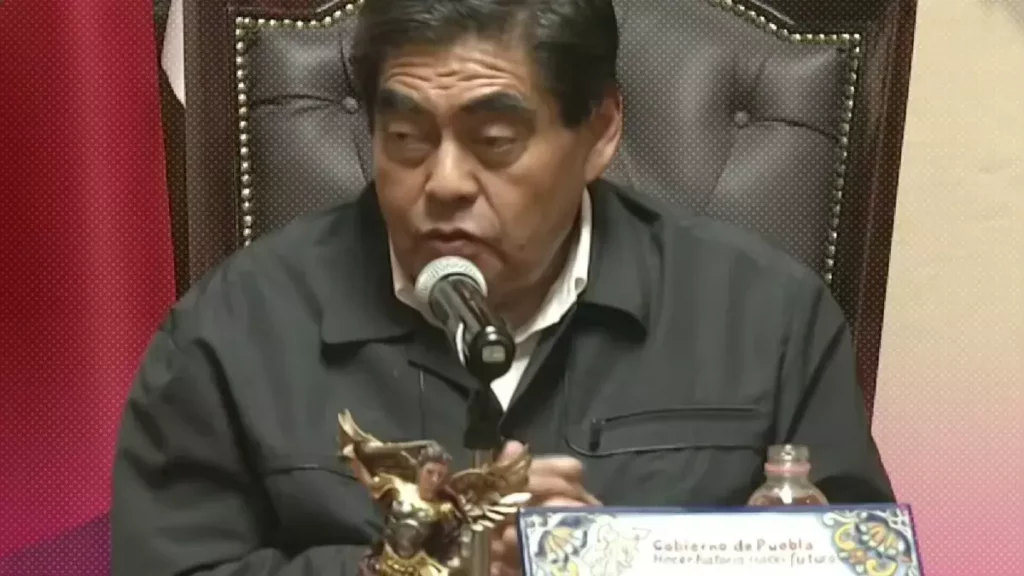 Barbosa anuncia construcción de un área autista en Casa de Ángeles de Puebl.