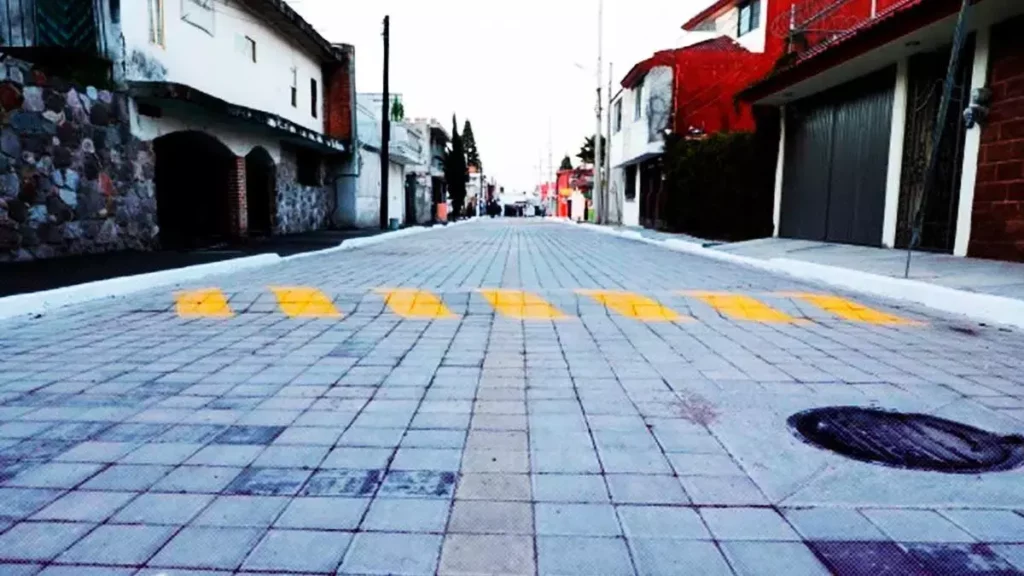 Entrega Ayuntamiento de Puebla calles en loma linda del programa construyendo contigo