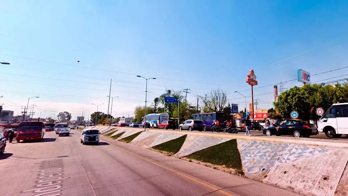 Presunto asaltante recibió una golpiza por ciudadanos, en el entronque de Amalucan