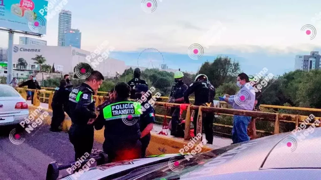 Un hombre sin vida fue hallado junto al río Atoyac, debajo de la Vía Atlixcáyotl