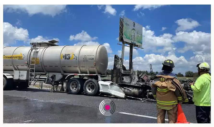 Ladrones chocan tráiler en Palmar de Bravo cuando autoridades rescataban al chófer