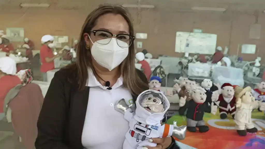 Silvia y Alfonso se conocieron en CINIA; están casados y hacen simipeluches