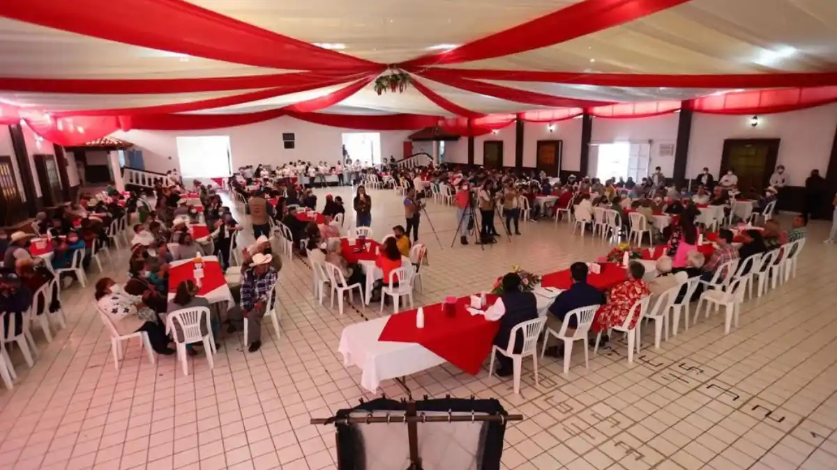 Lorenzo Rivera y DIF Municipal organizaron una celebración por el Día del Abuelo