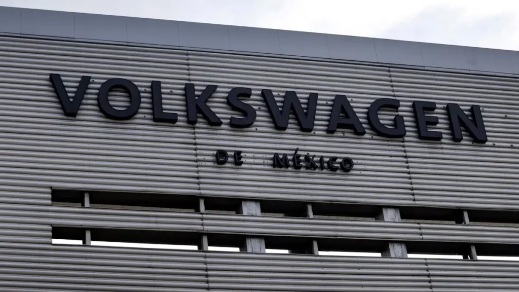 Grupos ajenos podrían afectar estabilidad laboral en Volkswagen: CLAUZ.
