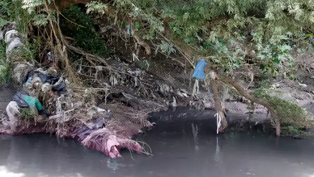 Gobierno de Puebla clausuró cuatro empresas por descargas contaminantes al Atoyac.