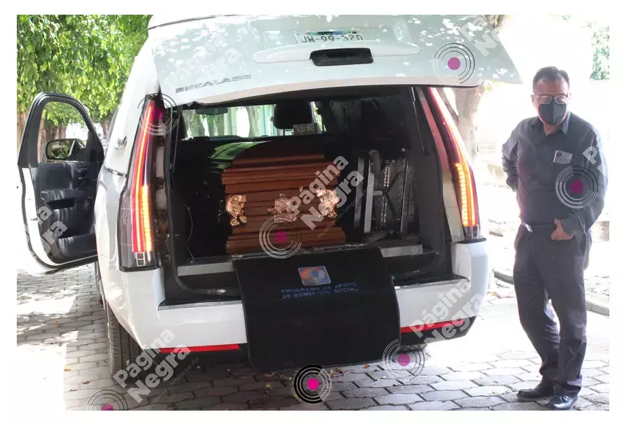A Santiago lo velaron en una funeraria ubicada junto a Plaza Dorada.