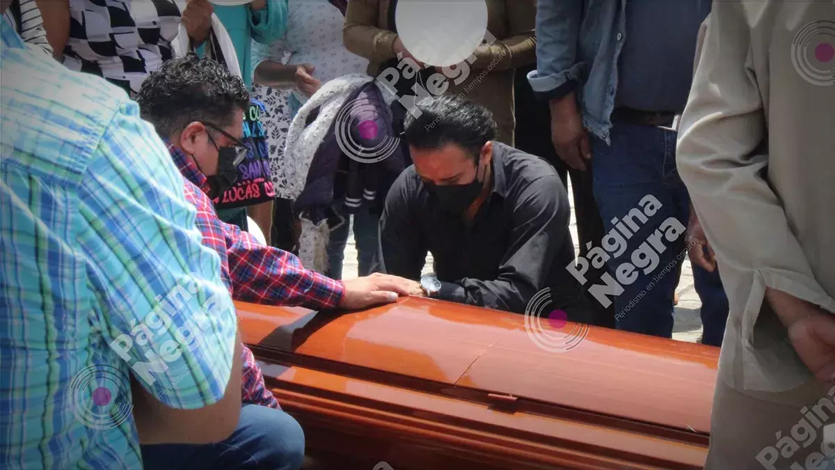 Familiares se despiden de Santiago, el niño que murió por caída de árbol.