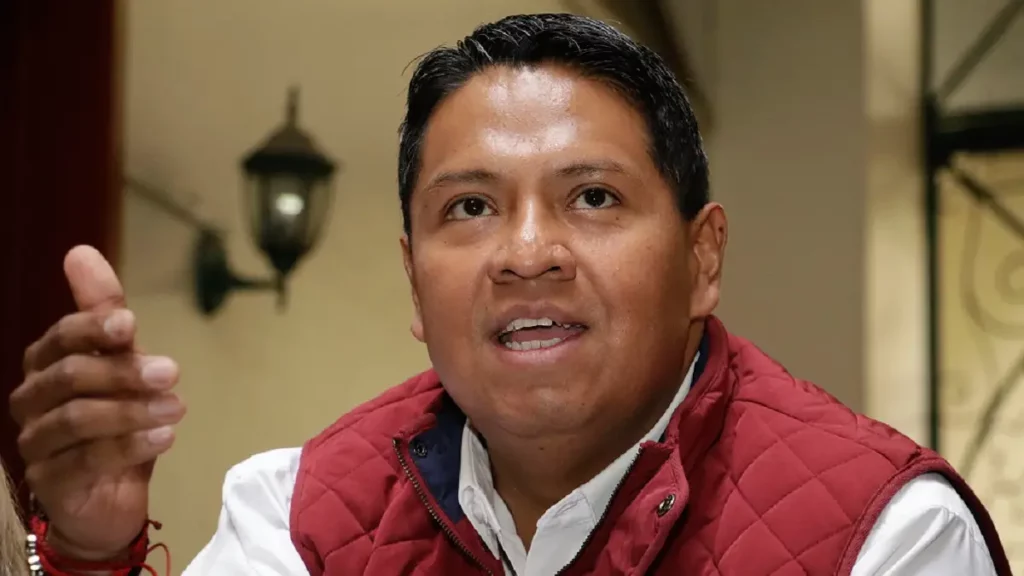 Leobardo Juárez critica al ayuntamiento por cortar árboles del Zócalo 