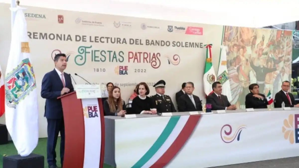 Miguel Barbosa y Eduardo Rivera encabezan el inicio de las celebraciones conmemorativas por el 212 aniversario de la independencia
