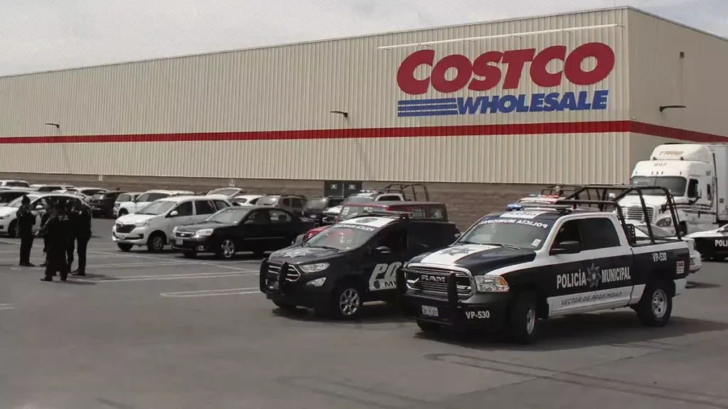 Detienen a ladrón: Se llevaba productos sin pagar de Costco en Puebla.