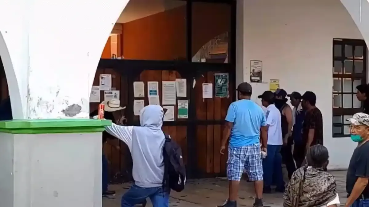 Se manifiestan en Chiautla por muerte de un joven a manos de policías.