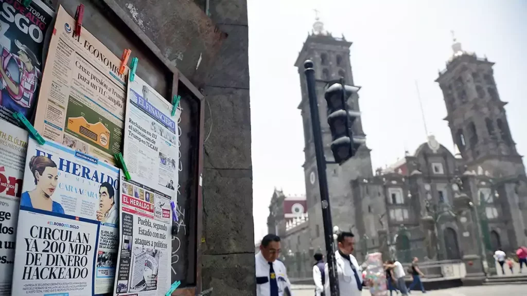Estas son las propuestas para reubicar a los voceadores del Centro de Puebla.