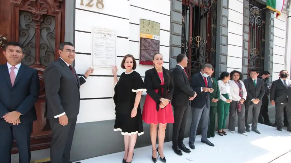 Colocan Bando Solemne en la sede del Congreso del Estado con motivo de las Fiestas Patrias