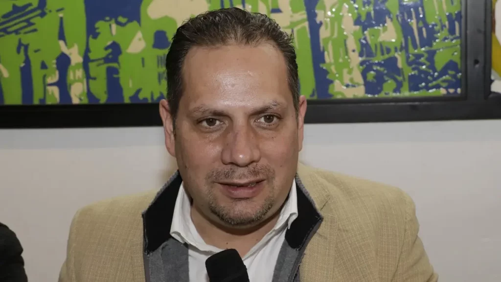 Carvajal exige a Eduardo Rivera recorrer el estado solo en sus “tiempos libres”.