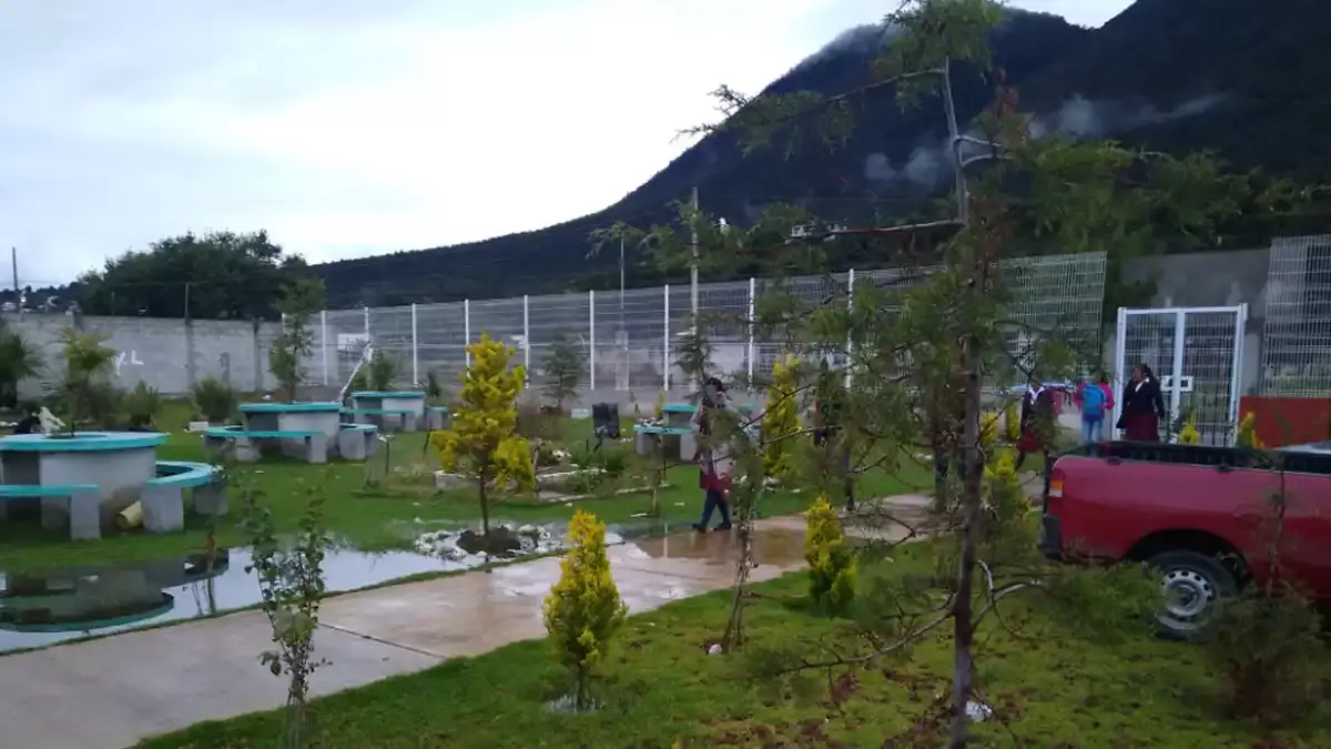 Comando armado asalta bachillerato en Nopalucan.