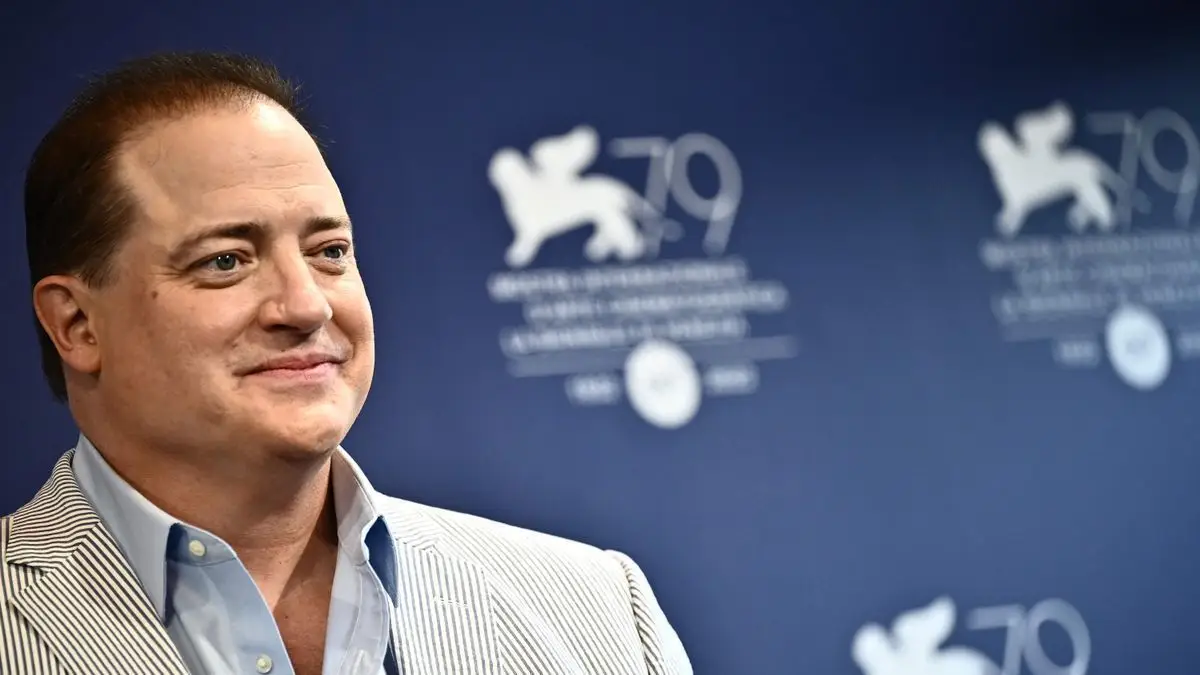 VIDEO: Brendan Fraser llora al ser ovacionado 6 minutos en Venecia.