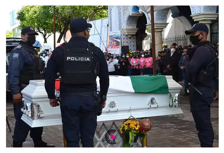Dan último adiós a Bruno García, policía municipal de Tehuacán