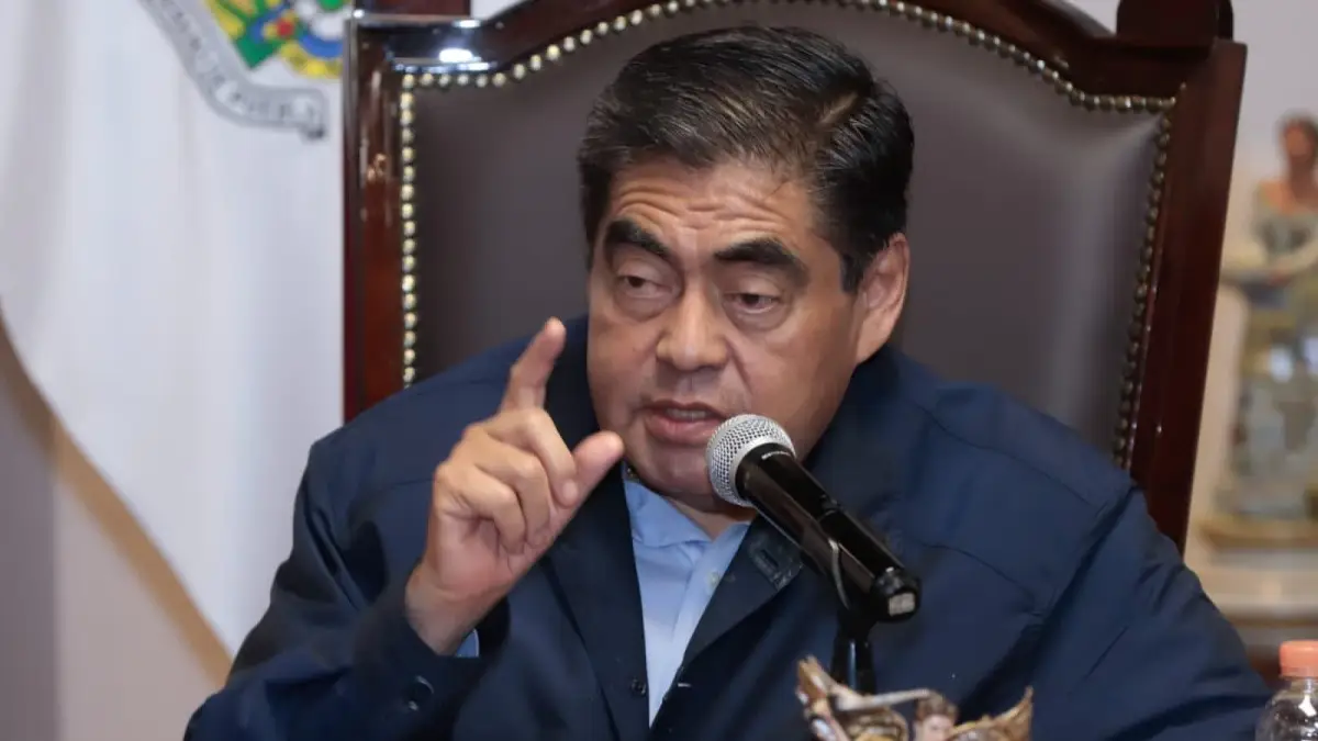 Barbosa pide denunciar casos de bullying y abuso sexual en escuelas de Puebla.
