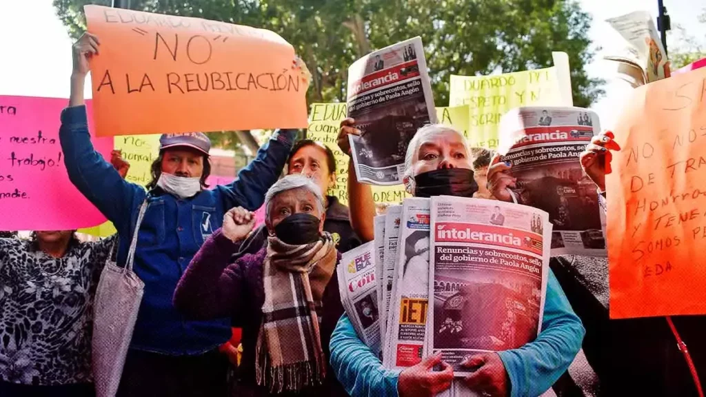 Voceadores de Puebla realizan manifestación para no ser retirados del Centro Histórico
