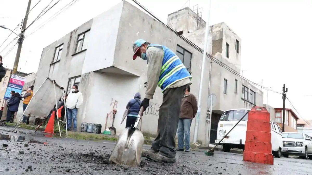 Ayuntamiento de Puebla amplía trabajos de bacheo con 14 millones extra de inversión