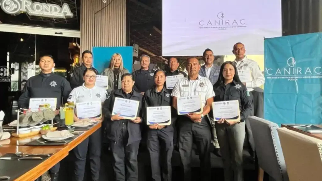 Reconoce CANIRAC a 12 policías de San Andrés Cholula por acciones importantes