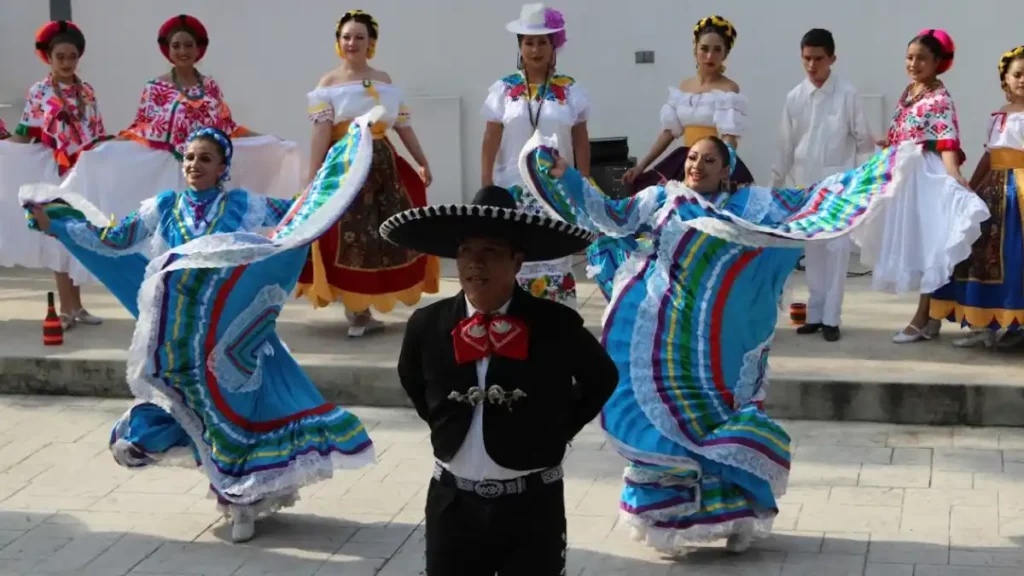 Ayuntamiento de Puebla llena de colores patrios el Parque Biblioteca