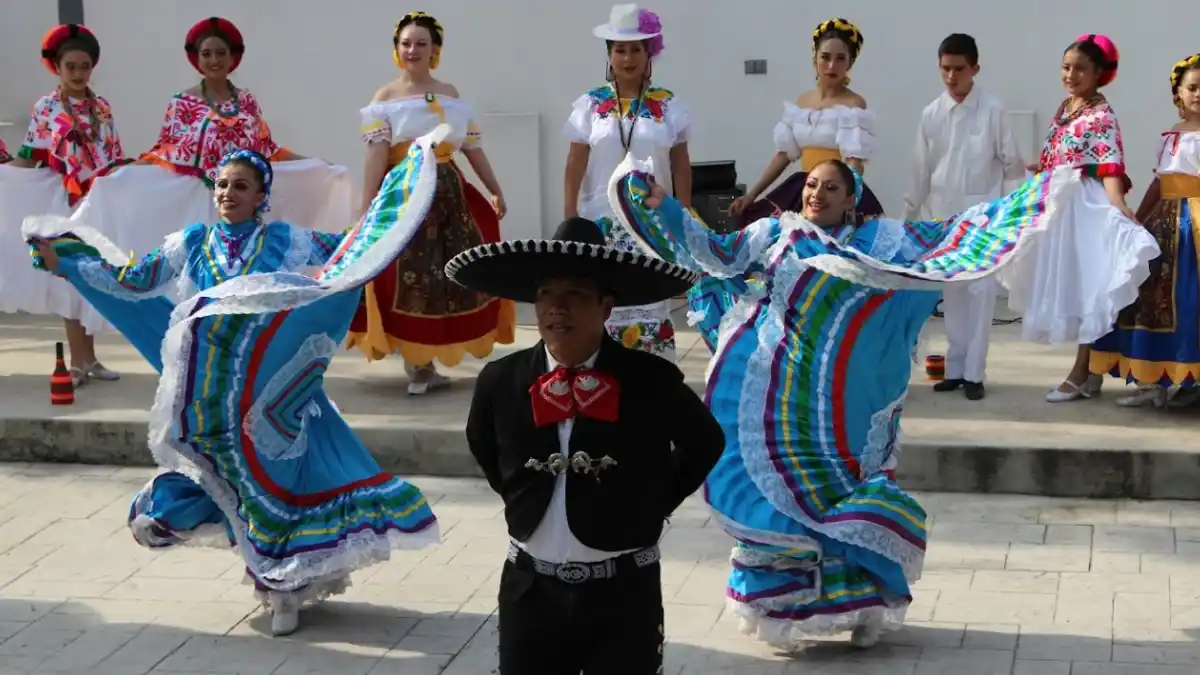 Ayuntamiento de Puebla llena de colores patrios el Parque Biblioteca