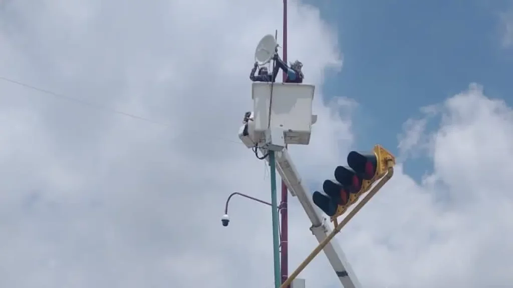 Avanza la instalación de nuevas cámaras de seguridad en Atlixco.