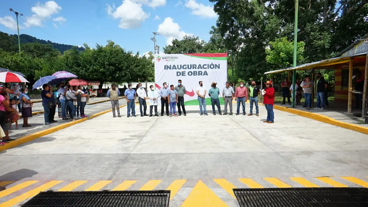 Gilberto Camacho y La Ceiba sí avanzan; inaugura Ayuntamiento de Xicotepec obras elementales