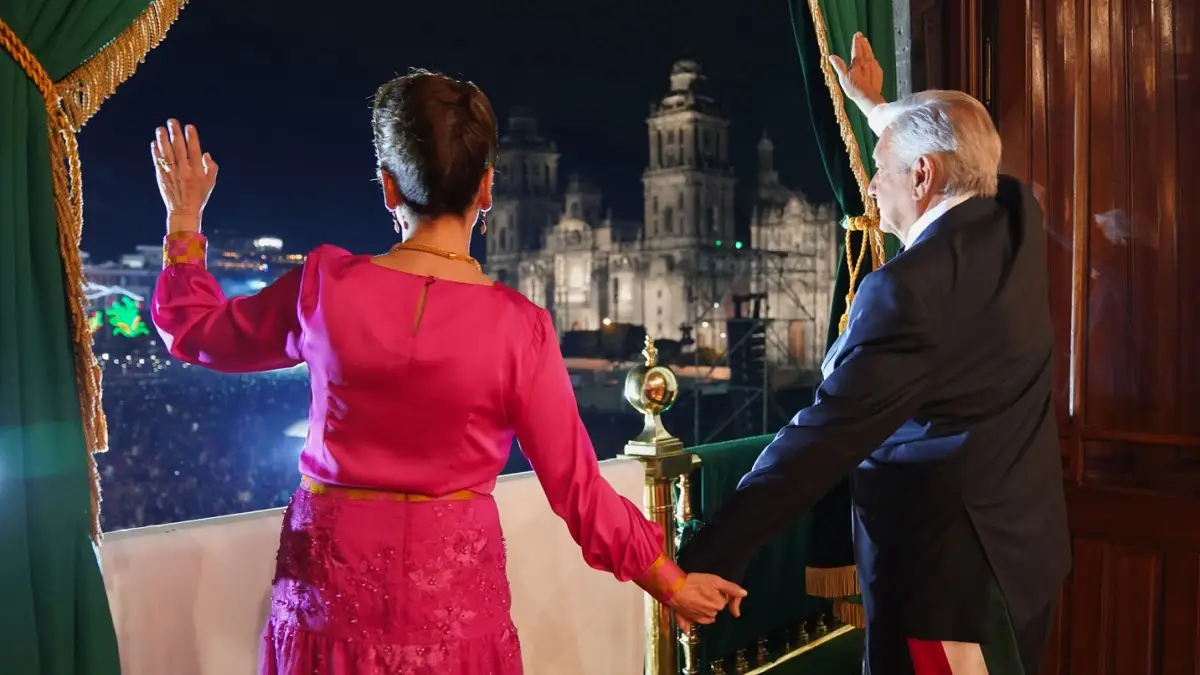 “¡Muera la corrupción, el clasismo y el racismo!”: AMLO en el Zócalo.