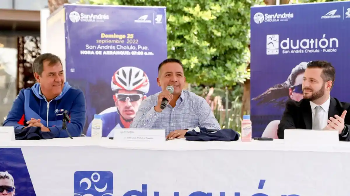 Presenta Ayuntamiento de San Andrés playera y medalla del Duatlón 2022