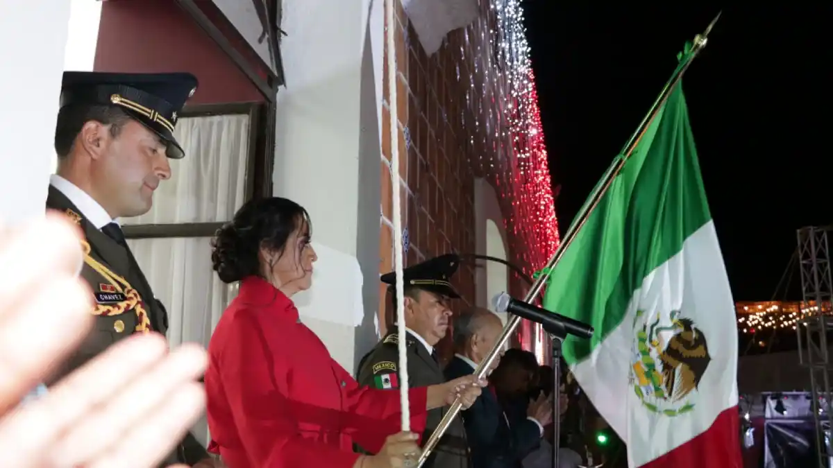 Ariadna Ayala realiza histórico Grito de Independencia en Atlixco